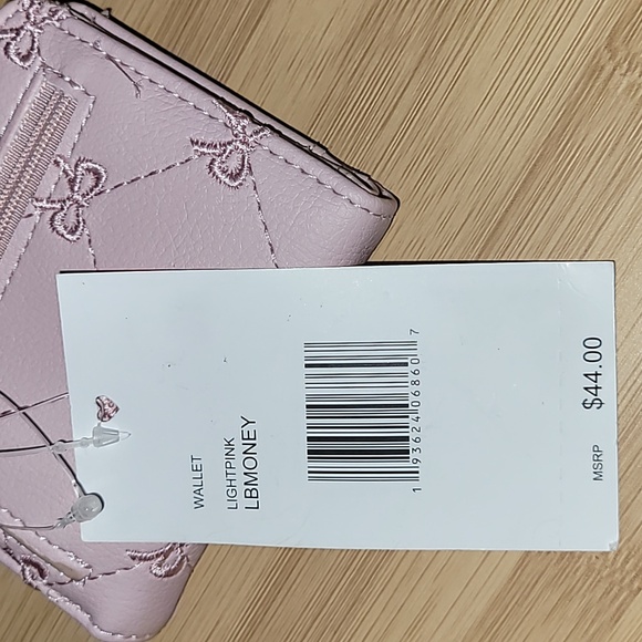 Betsey Johnson Lavendar Compact Wallet - Picture 6 of 6